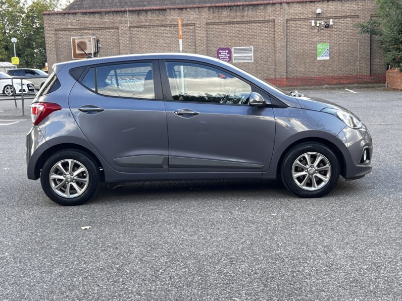 Hyundai i10 1.0 Premium Euro 5 5dr, RE66UGT