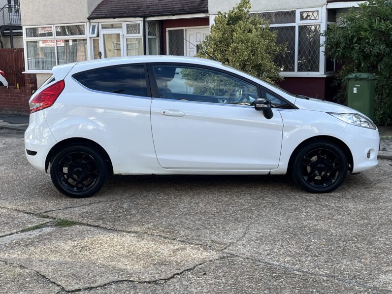 Ford Fiesta 1.25 Zetec Hatchback 3dr Petrol Manual (129 g/km, 81 bhp), BT11NZP